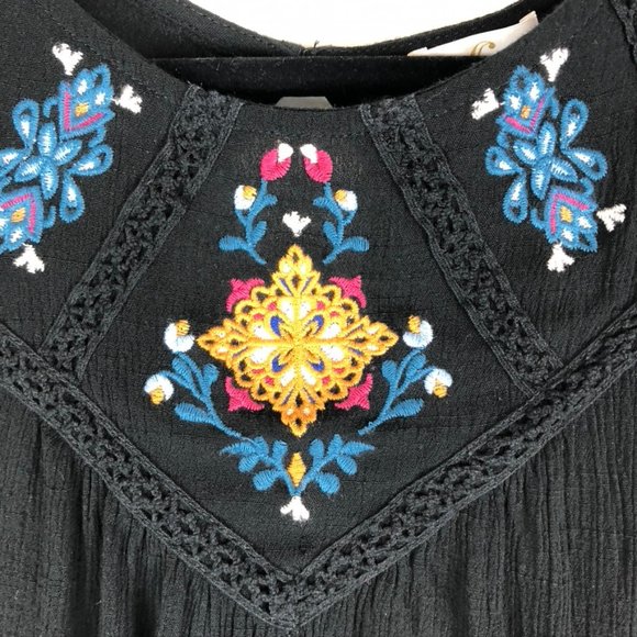 C. Wonder Embroidered Boho Top - Picture 2 of 8